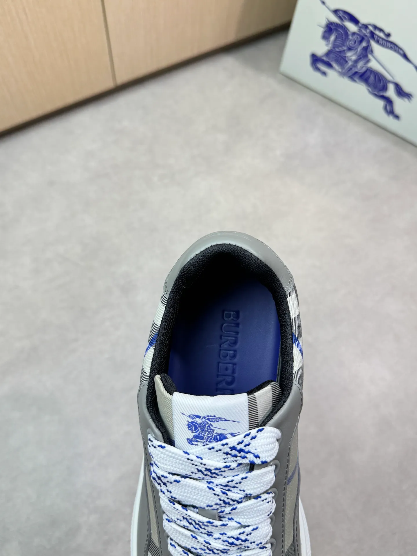 P400 [BURBERRY] Burberry casual sports sneakers - Upper: imported 🔝 Napa calfskin, brand totem cloth, tongue brand cloth label - Lining: brand canvas, foot pad; water-dyed cowhide - Outsole: ultra-light TPR rubber; two-color molded outsole - Super high quality control, fine workmanship: highlighted (high-end, luxury, grade) -Size : 38-44 (Male 45, can be customized)·BBR0372